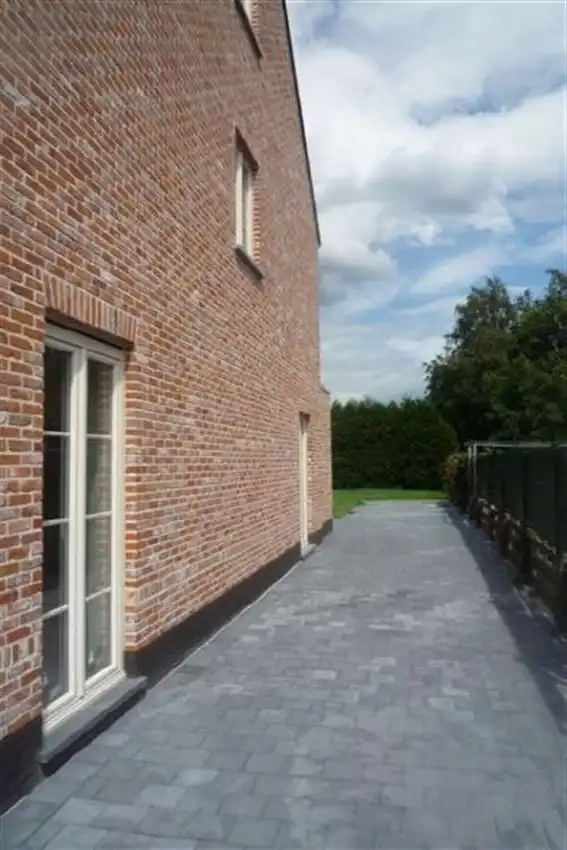 Recente woning, drie slpk, ruime zolder op rustige locatie foto 4