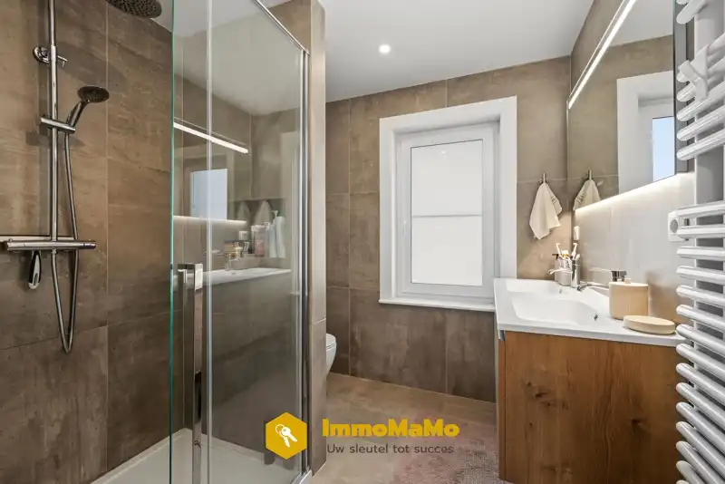 INSTAPKLARE GERENOVEERDE WONING  TE KOOP IN LOCHRISTI (WACHTEBEKE) foto 11