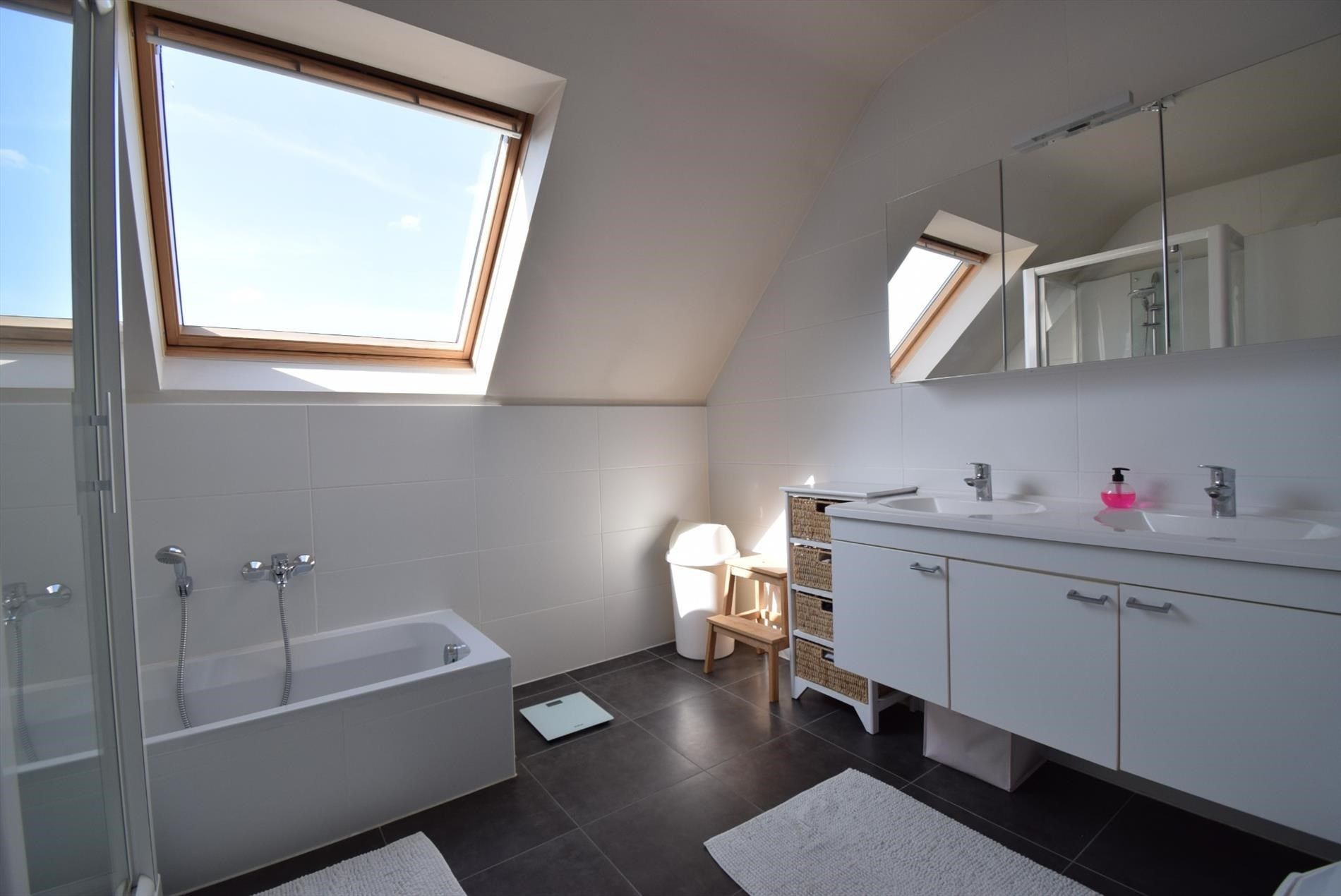 INSTAPKLAAR TWEE- SLAAPKAMER APPARTEMENT MET TERRAS foto 6