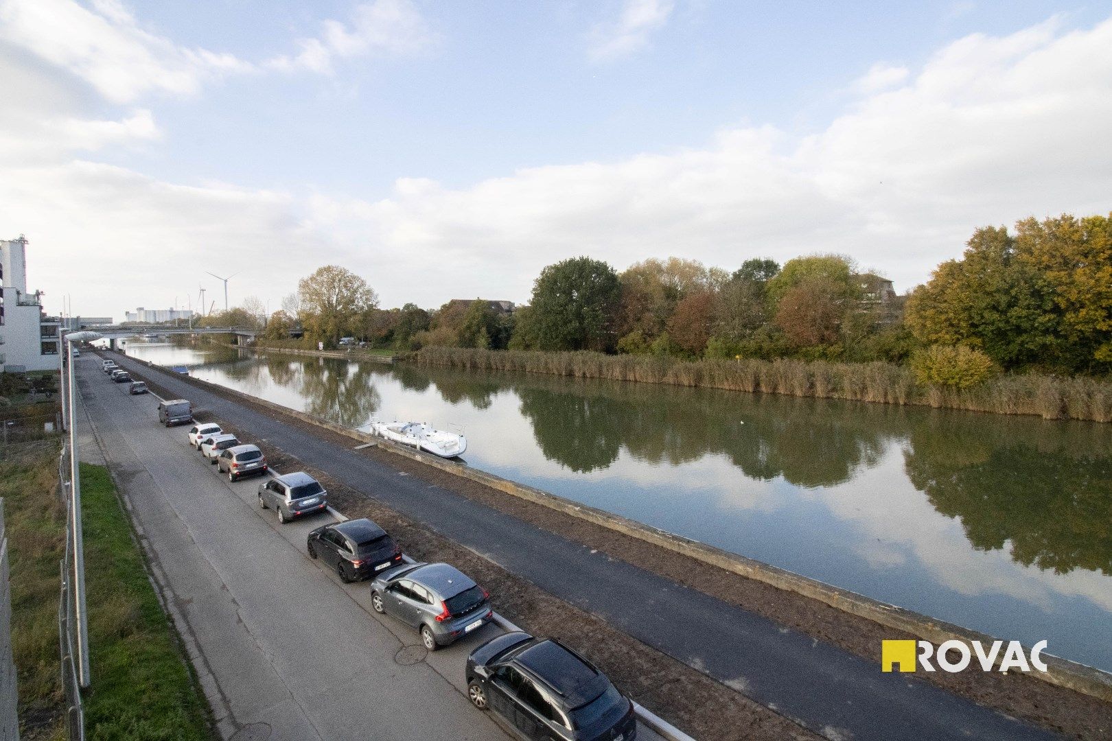 Prachtig afgewerkt en lichtrijk appartement op 2e verdieping met private autostaanplaats foto 13