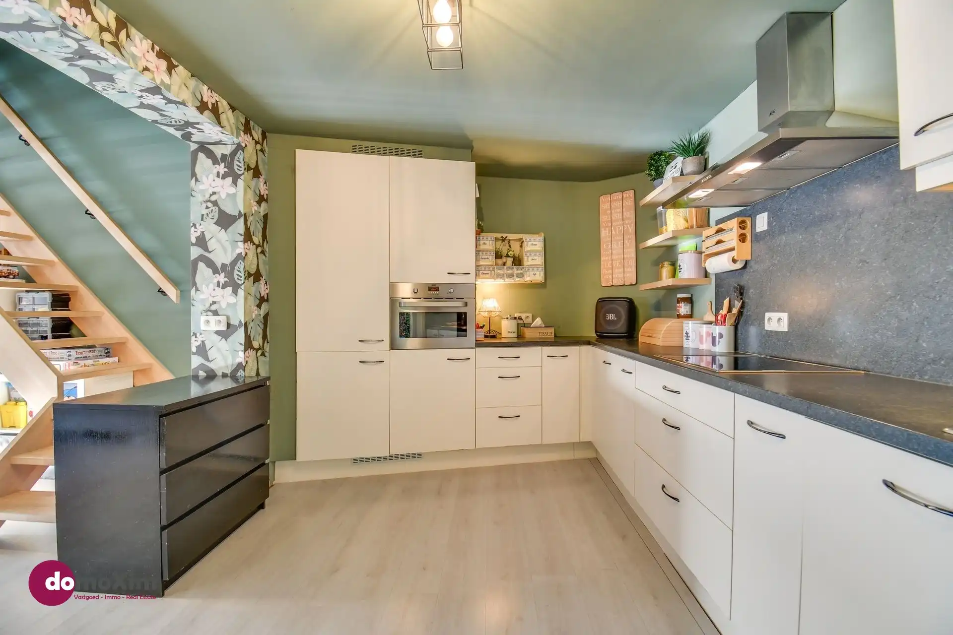 Praktische woning met mooie tuin en uitstekende bereikbaarheid foto 6
