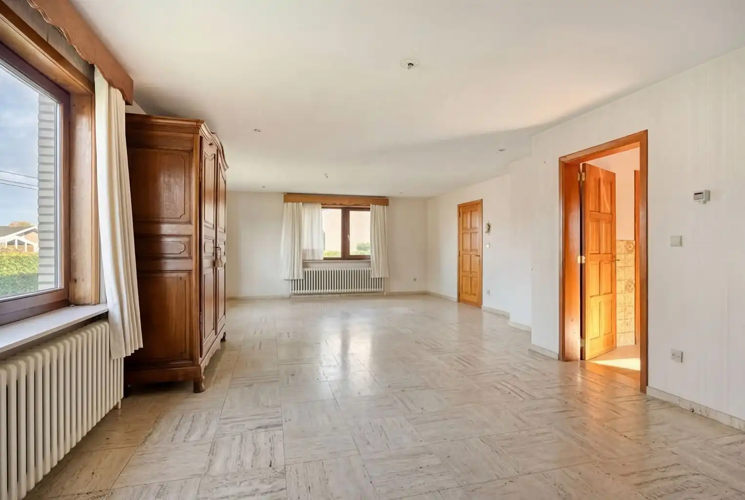 Vrijstaande woning op een uitzonderlijk perceel van 29a95ca met 4 slaapkamers en inpandige garage, gelegen op een rustige toplocatie nabij het centrum van Maaseik. foto 6