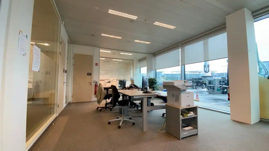 Instapklaar kantoorgelijkvloers te huur in Blue Towers in Gent foto 22