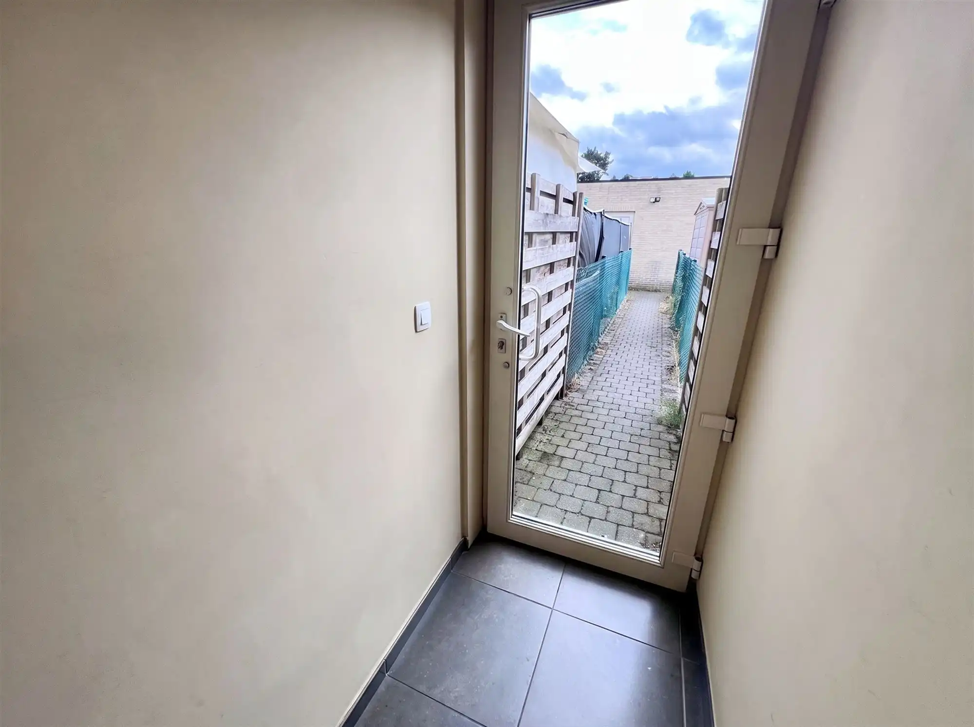 1-slaapkamerappartement met terras en autostaanplaats foto 14