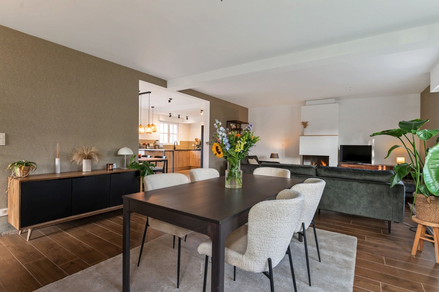 VOLLEDIG GERENOVEERDE WONING OP TOPLOCATIE! foto 4