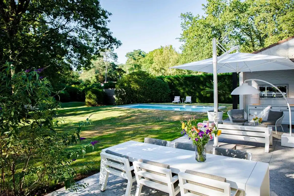 Stijlvol gerenoveerde villa op een uitzonderlijk groen perceel in Kapellenbos foto 8