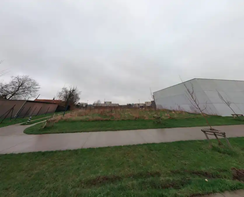 Vlot bereikbaar en bouwklaar perceel voor Woning met atelier foto 4