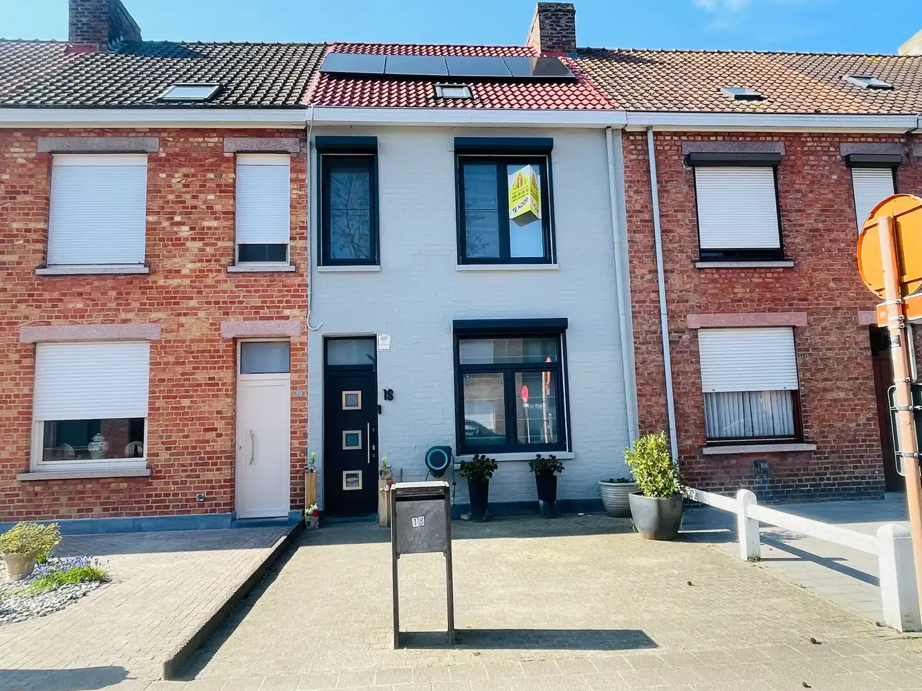 Sint-Andries,Uiterst verzorgd INSTAPKLAAR ENERGIEZUINIG woonhuis ( reno 2019) met grote, zonnige ZUIDWESTgerichte aangelegde terrastuin en prachtig ingericht HUISJE achteraan in de tuin, foto 2