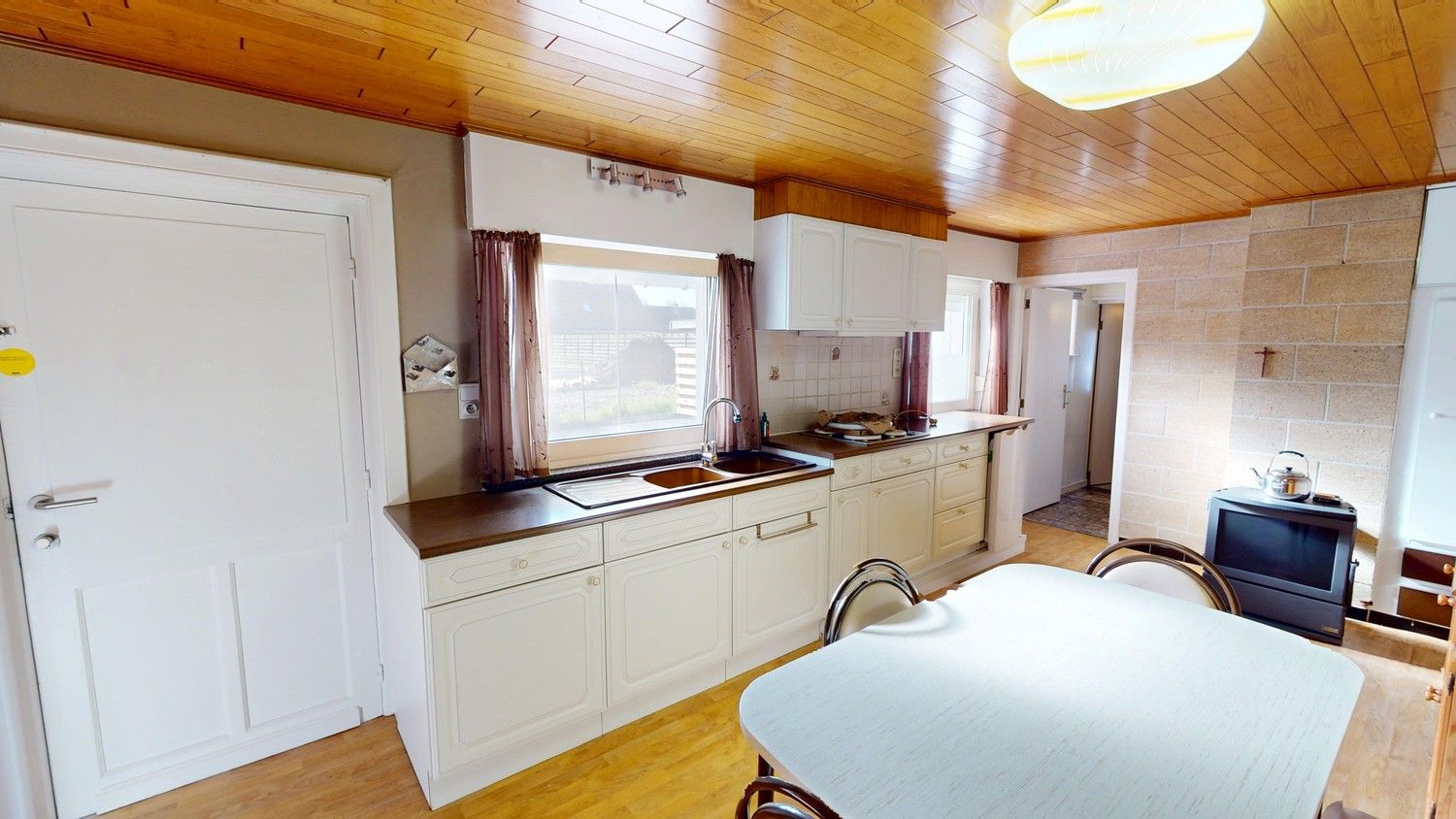 Rustig gelegen halfopen woning met potentieel te koop! foto 5