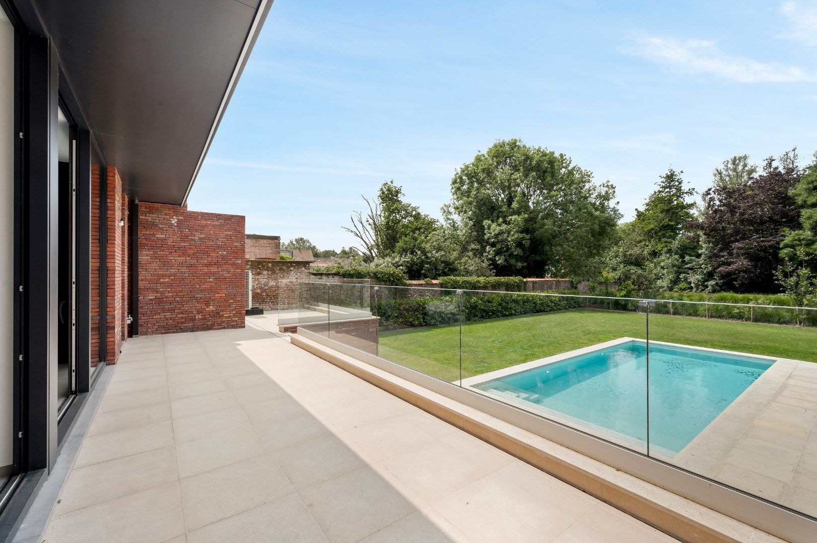 ENERGETISCHE HOOGSTAANDE GERENOVEERDE WONING MET VERWAMRD ZWEMBAD foto 3