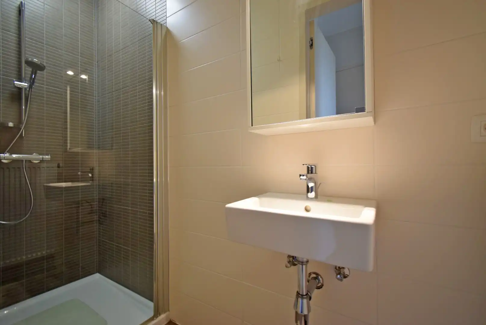 ZEER RESIDENTIEEL NIEUWBOUW APPARTEMENT foto 11