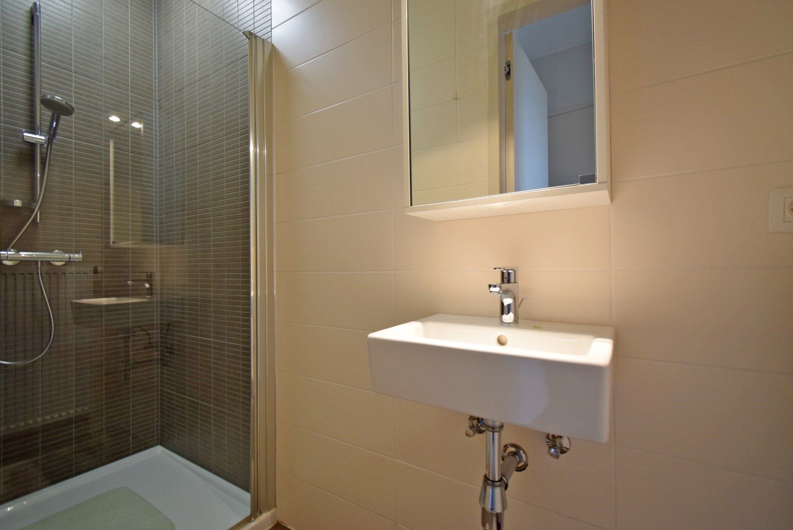 ZEER RESIDENTIEEL NIEUWBOUW APPARTEMENT foto 11