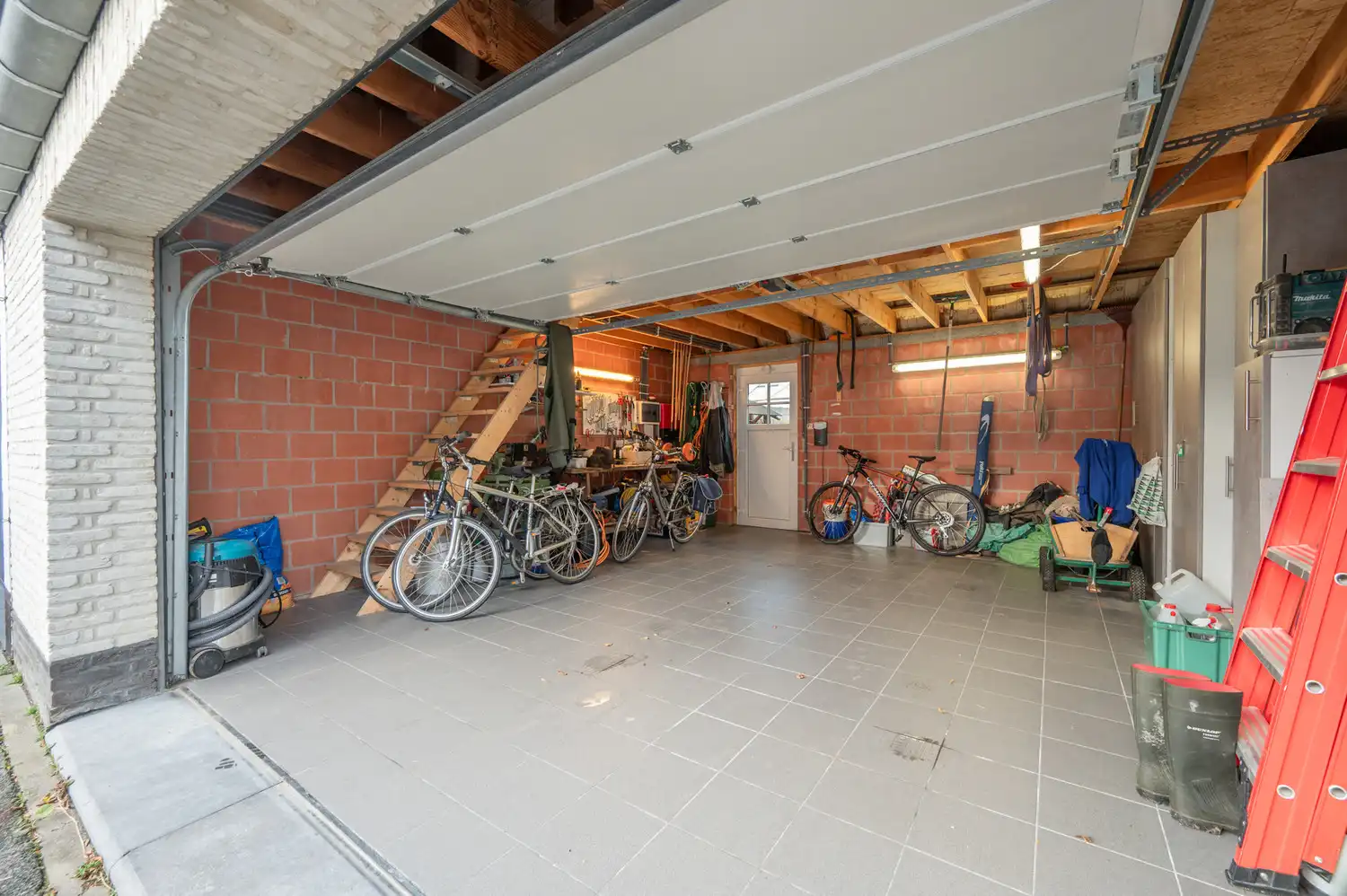 Zeer ruime en instapklare woning te koop met zonnige tuin en garage in Heulebrug te Knokke-Heist foto 31