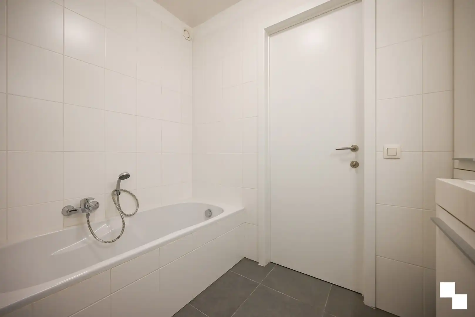 Lichtrijk tweeslaapkamer appartement te hartje Izegem foto 32