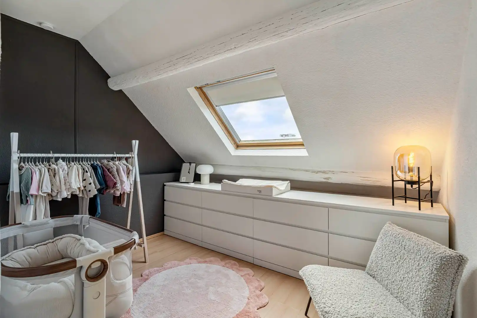 Comfortabel, mooi gerenoveerd duplex-appartement mét ruim terras en carport! foto 17