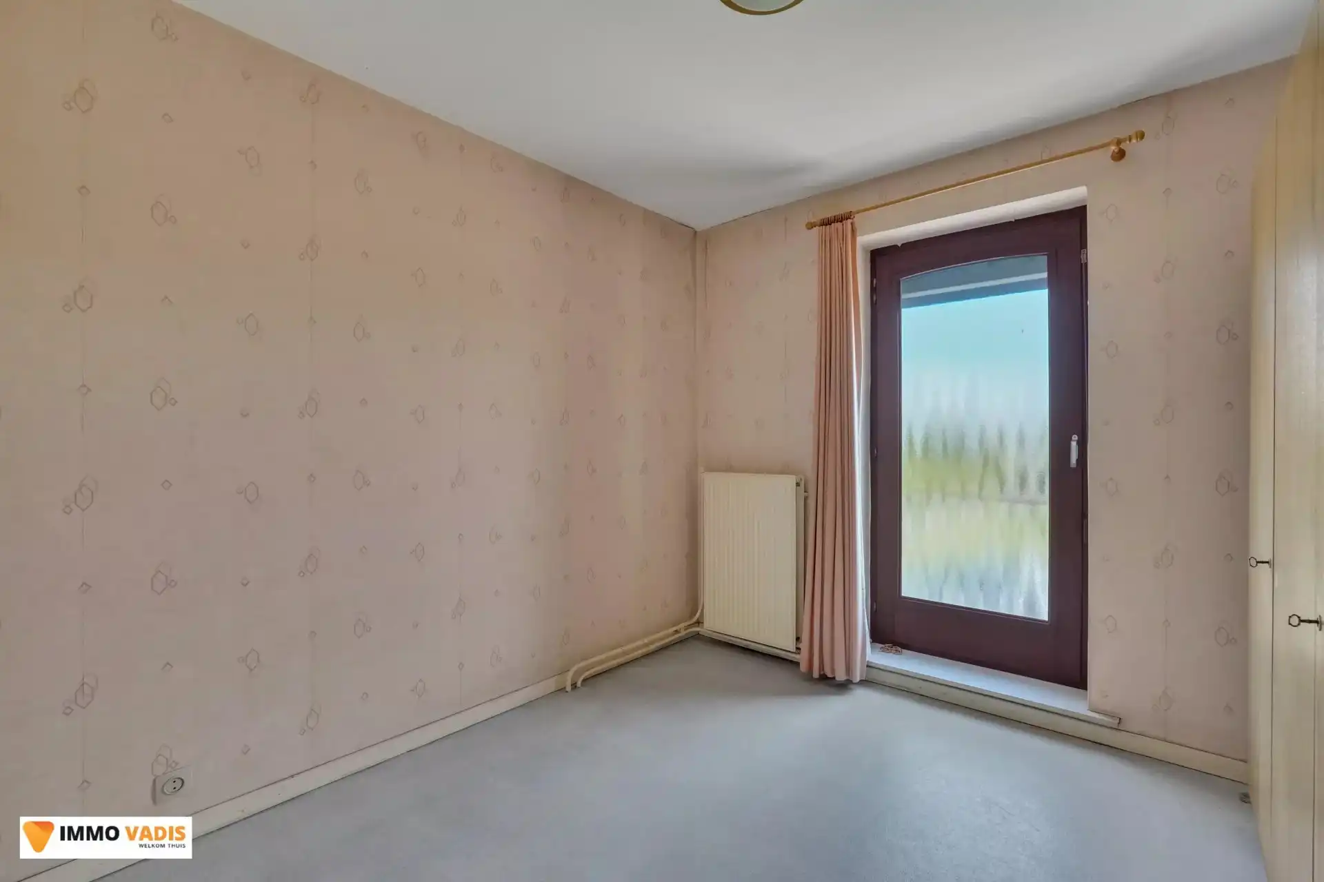 Ruime gezinswoning met 3 slaapkamers, garage en tuin foto 8