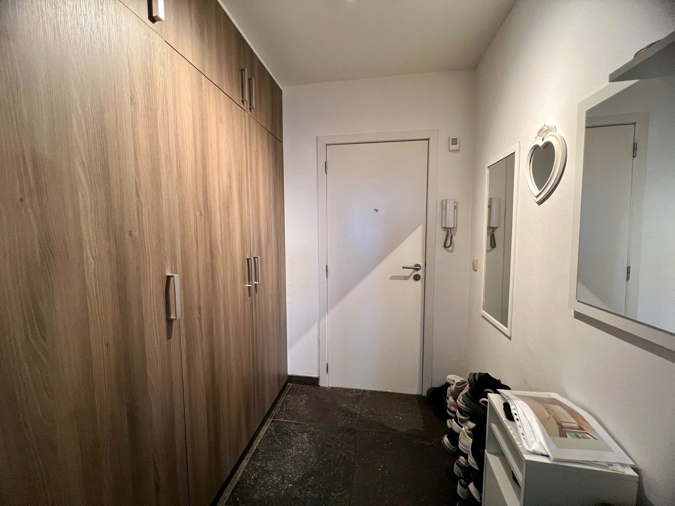 Volledig gerenoveerd tweeslaapkamer appartement te huur foto 20