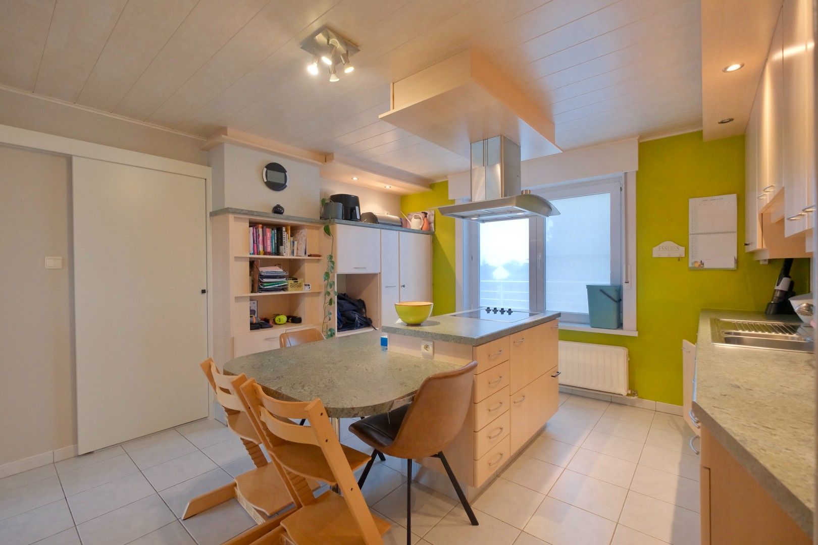 Instapklare handelswoning op toplocatie in Torhout! foto 5