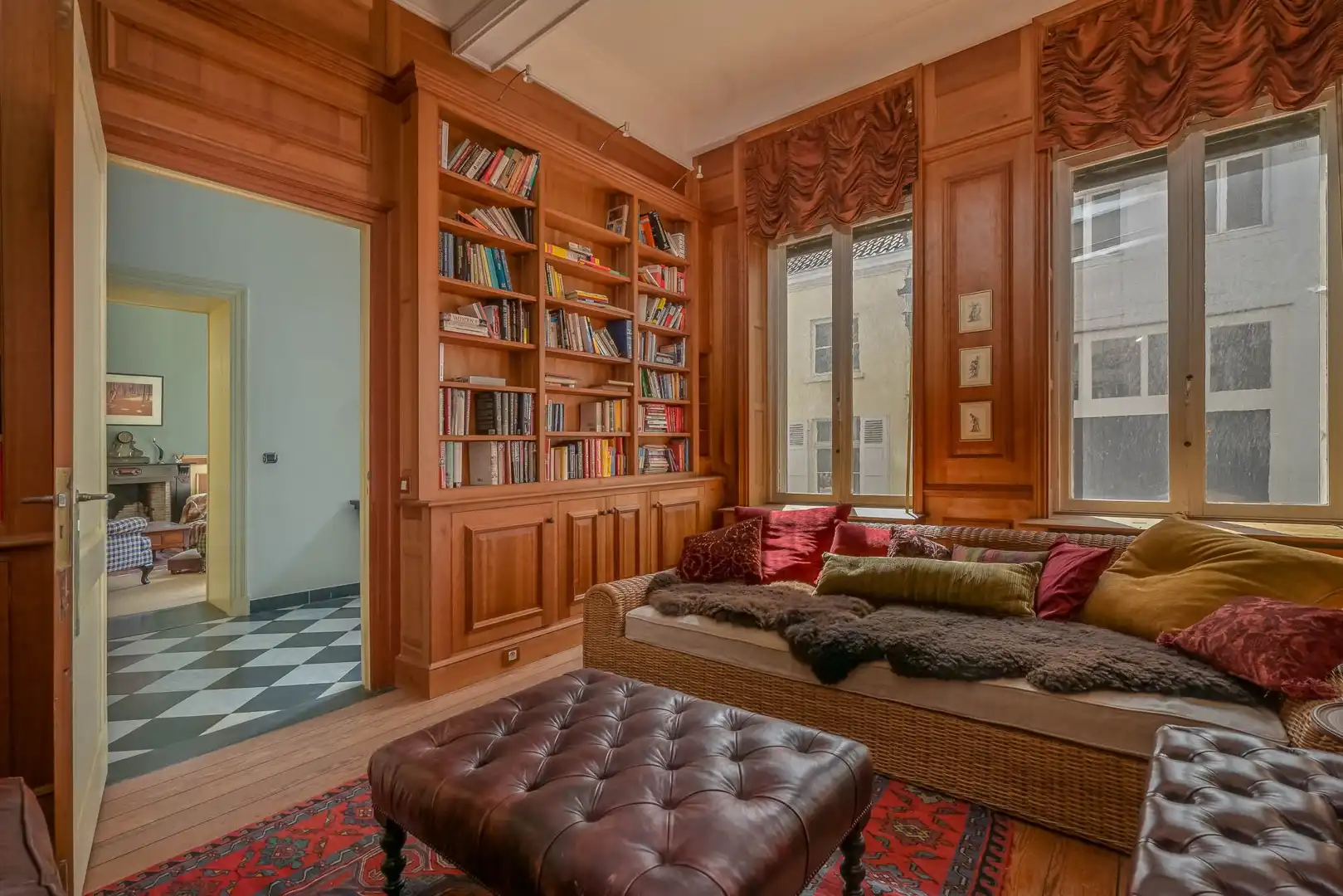 Monumentaal herenhuis aan de Brugse Reien foto 6