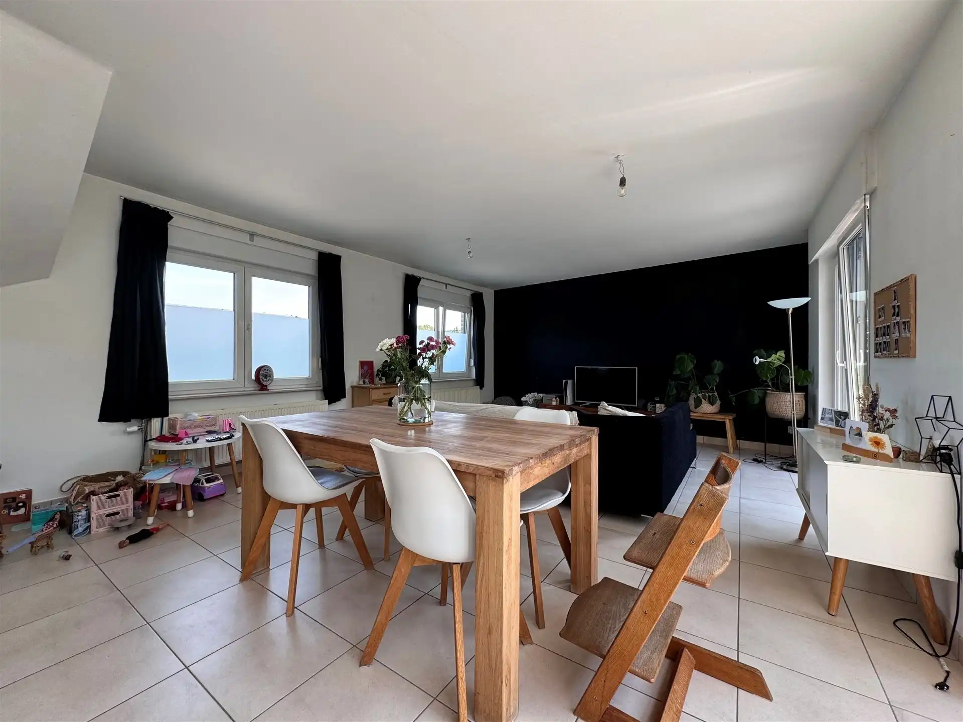 Gunstig gelegen woning met terras en 3 slaapkamers. foto 3