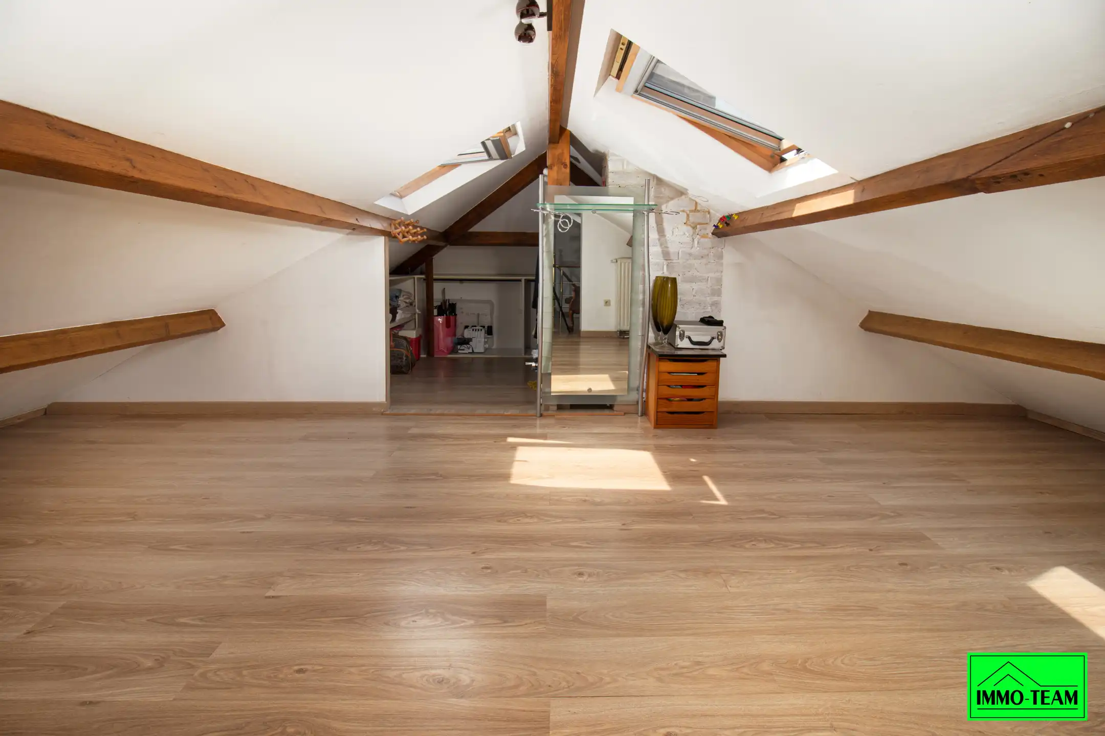 Instapklare bungalow met 5 slaapkamers foto 9