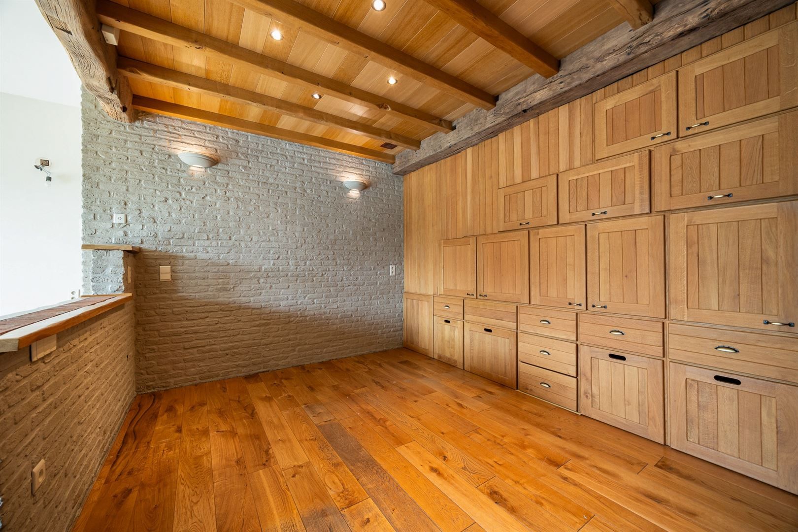Woning in zuiderse stijl met ruim bijgebouw op Zuid perceel. foto 5