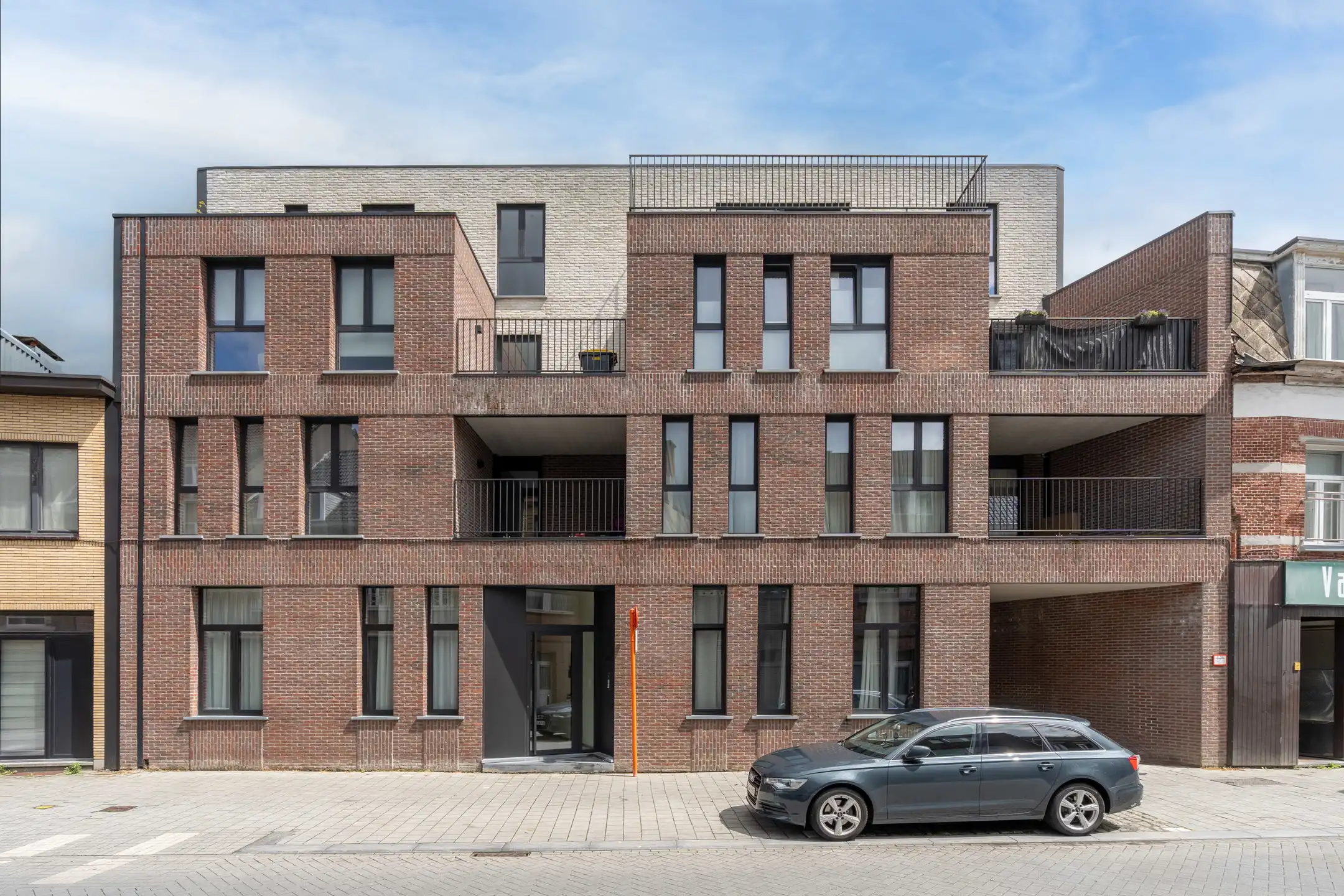 Knap en licht appartement op de eerste verd. met 2 terrassen foto {{pictureIndex}}