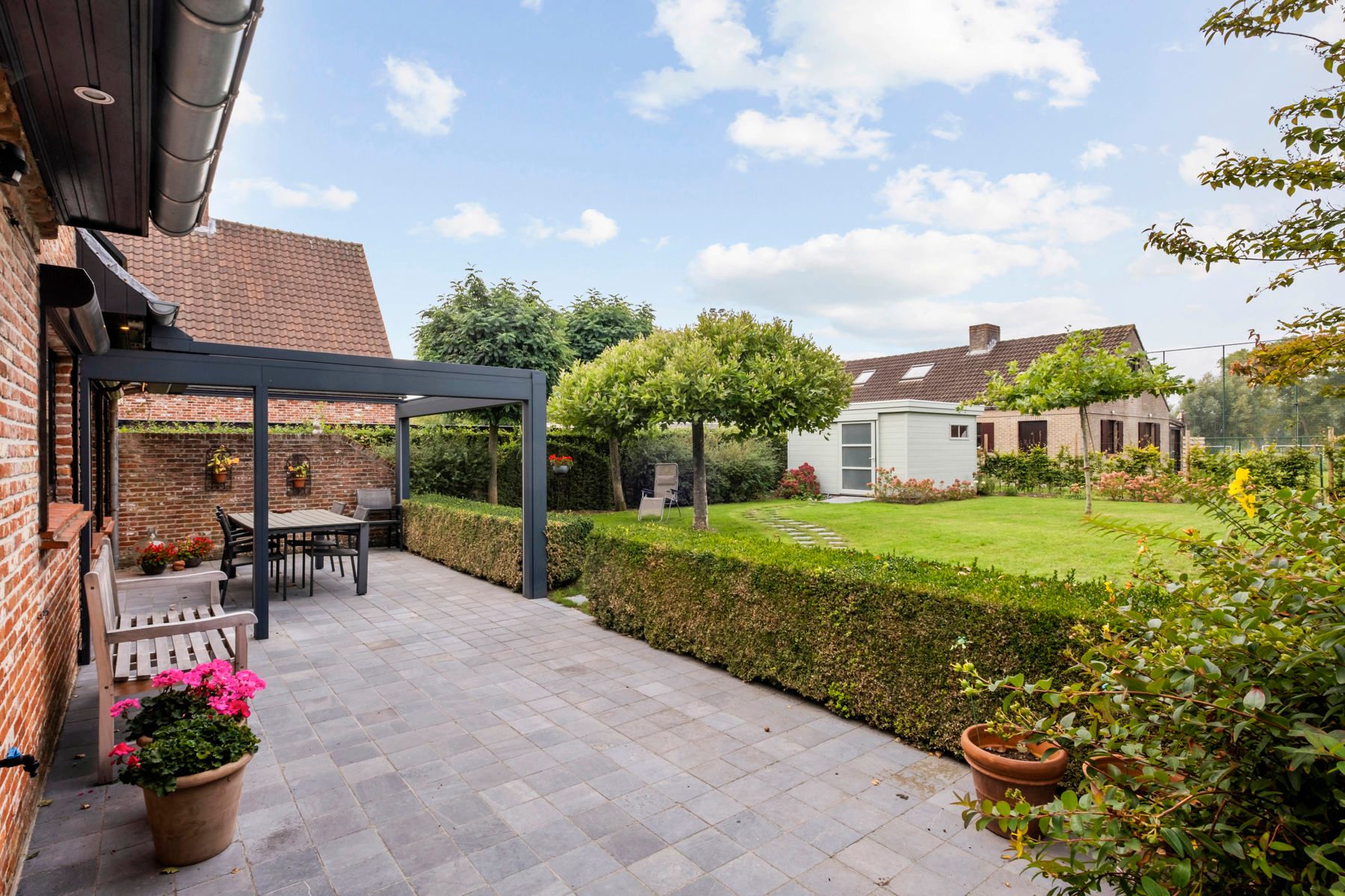 Instapklare woning in rustige woonwijk te Loppem! foto 2