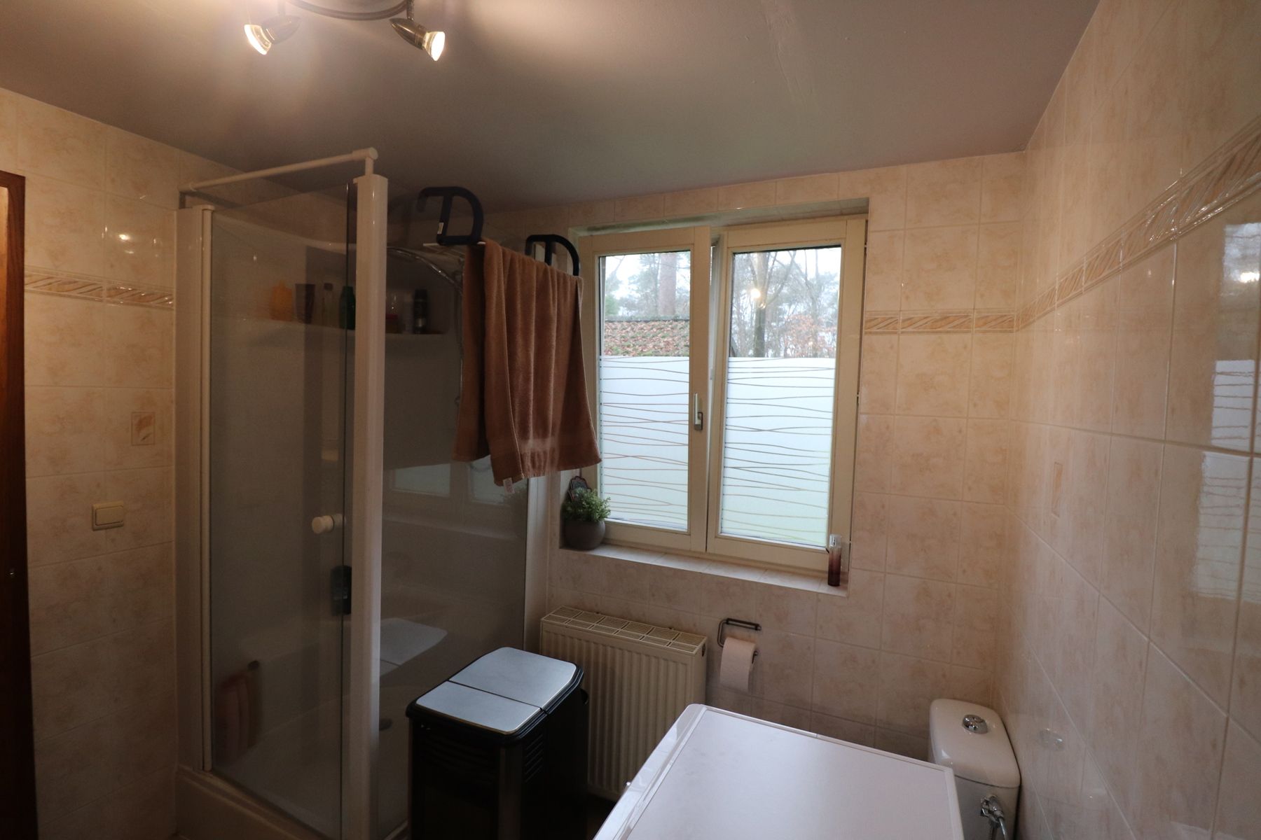 Een weekendverblijf met verdieping en met terras en tuin foto 6