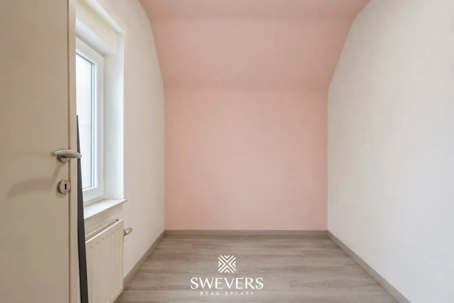 Authentieke, gerenoveerde woning met 3 slaapkamers in Paal foto 18