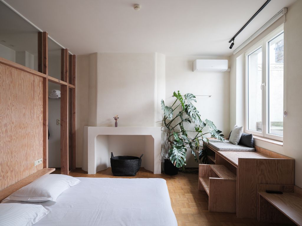 Bijzonder duplexappartement (240 m²) met vier slaapkamers, telkens met eigen sanitair en buitenruimte, gelegen in een kleinschalige residentie nabij het Zuid. foto {{pictureIndex}}