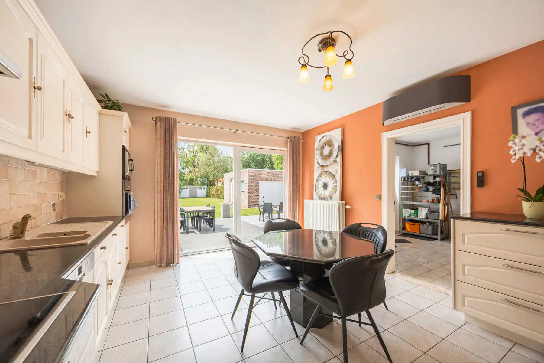 Energiezuinige, uitstekend onderhouden woning met mooie tuin foto 6