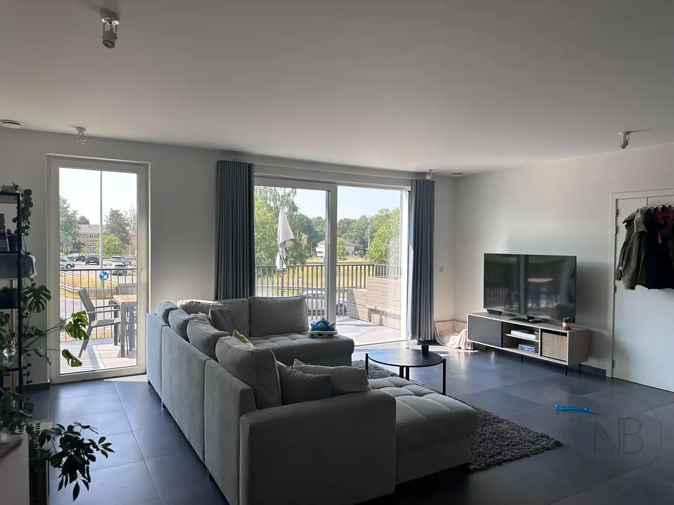 Ruim appartement met twee slaapkamers en autostaanplaats in Genk foto 4