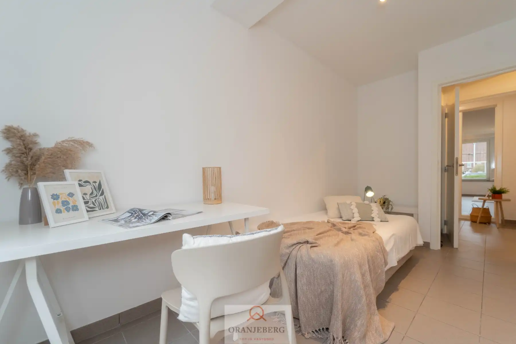 Lichtrijk gelijkvloers 2-slpk appartement met terras! foto 18