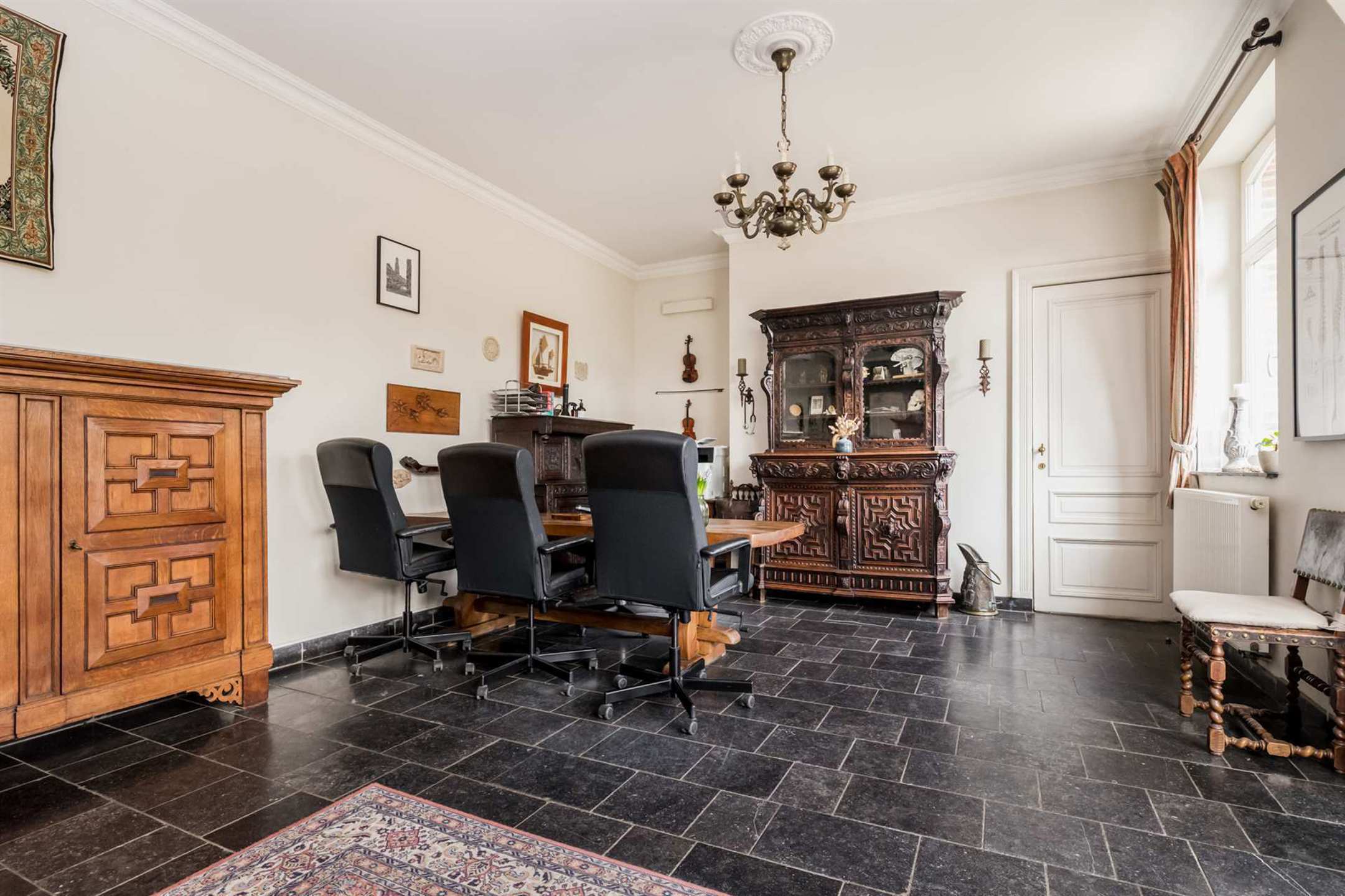 Uitzonderlijke kasteelvilla met siertuin en boomgaard foto 3