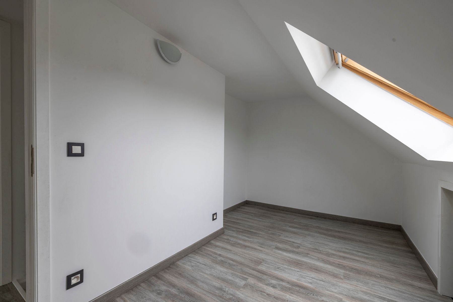 Instapklare woning met 4 slaapkamers en aangename tuin! foto 11