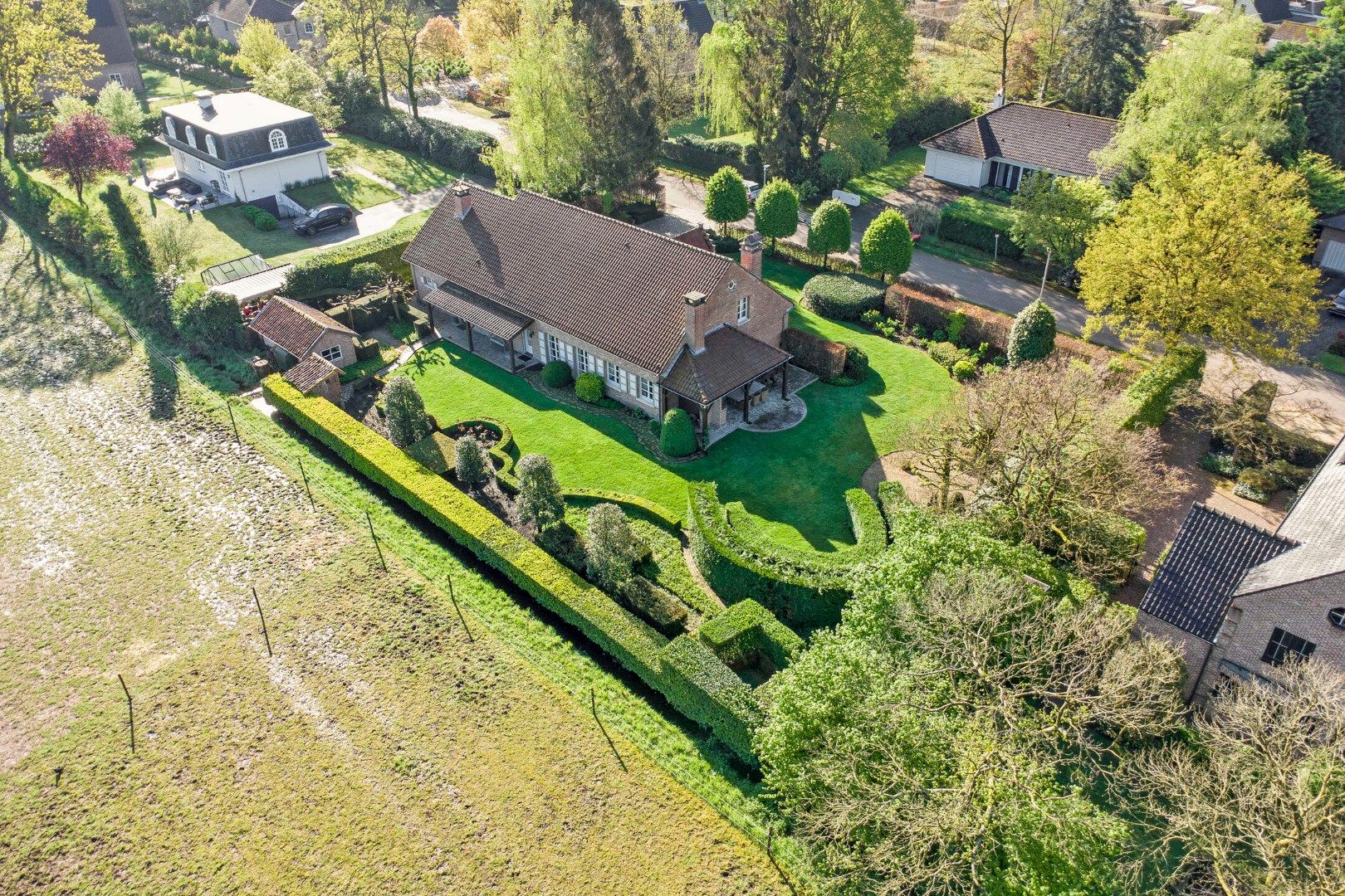 Ruim ingedeelde, goed onderhouden villa op een rustige locatie. foto 38