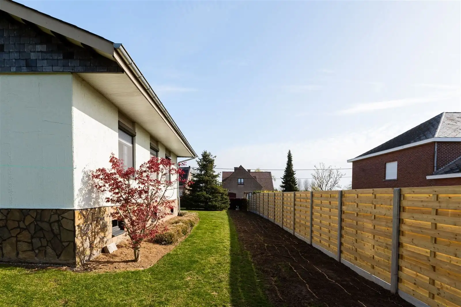 Knusse bungalow met 3 kamers en zuidgerichte tuin op 9are05 foto 2