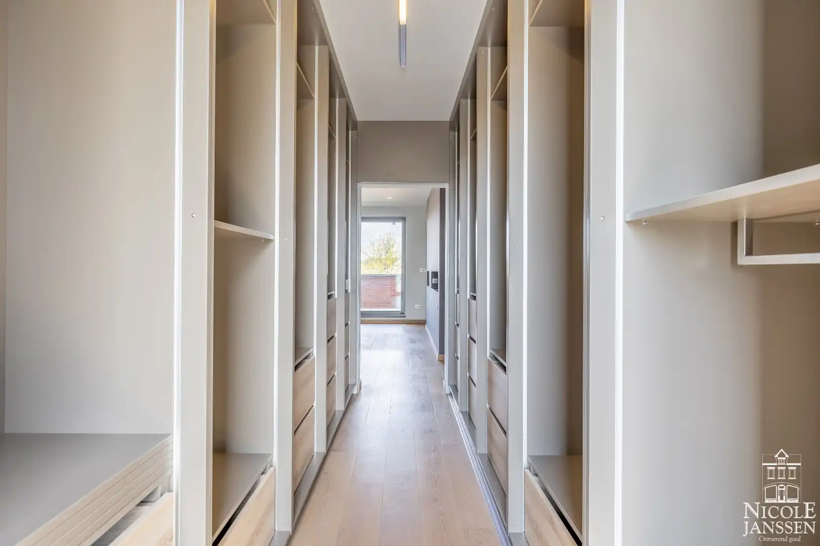 Zeer moderne en luchtige woning met twee slaapkamers gelegen op een rustige locatie foto 27