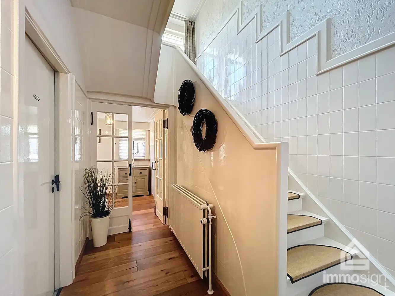 Exclusieve woning voorzien van dubbele garage en bedrijfshal op de Nederlandse grens foto 16