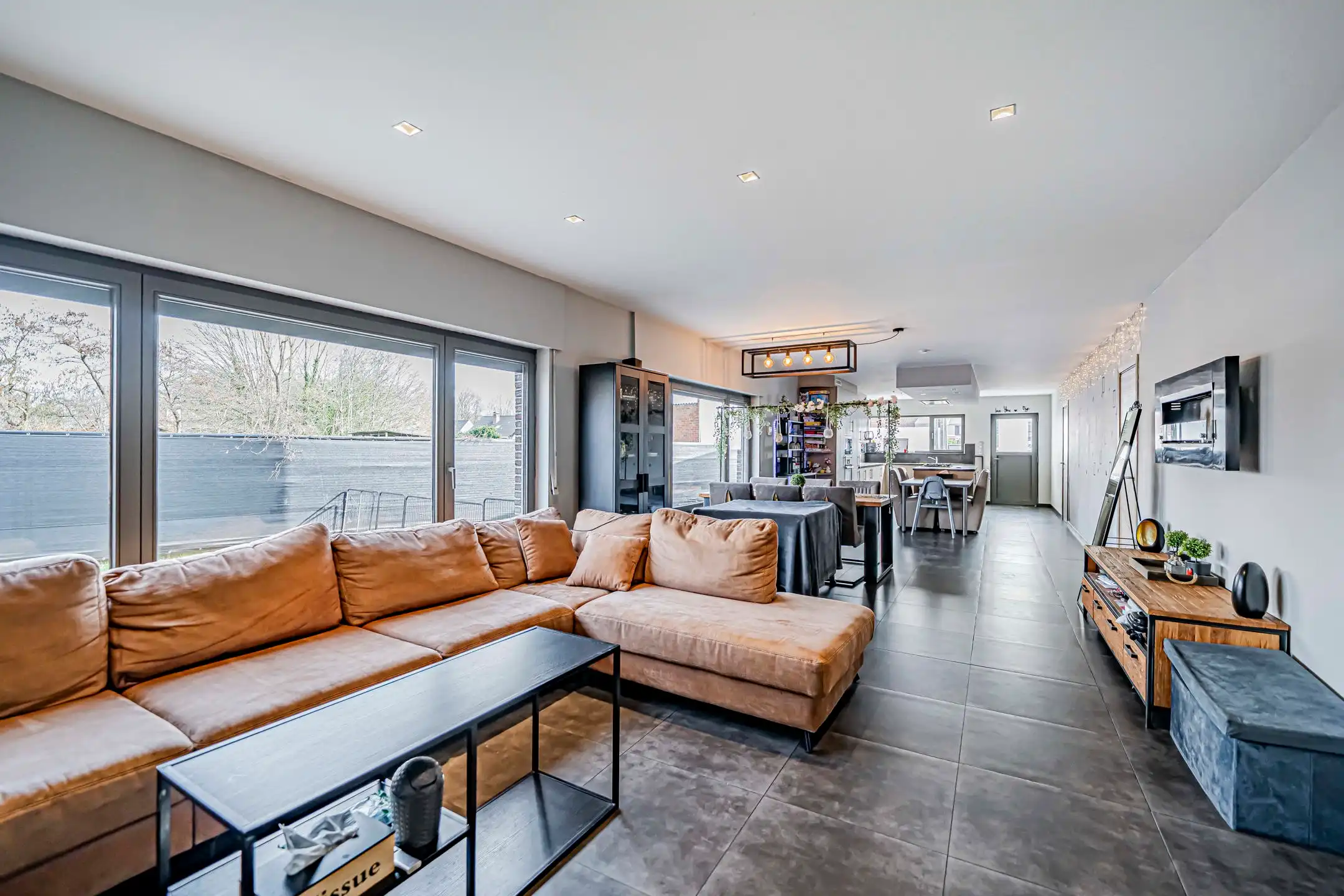 Toffe dorpswoning met 4 slaapkamers en zongerichte tuin foto 4