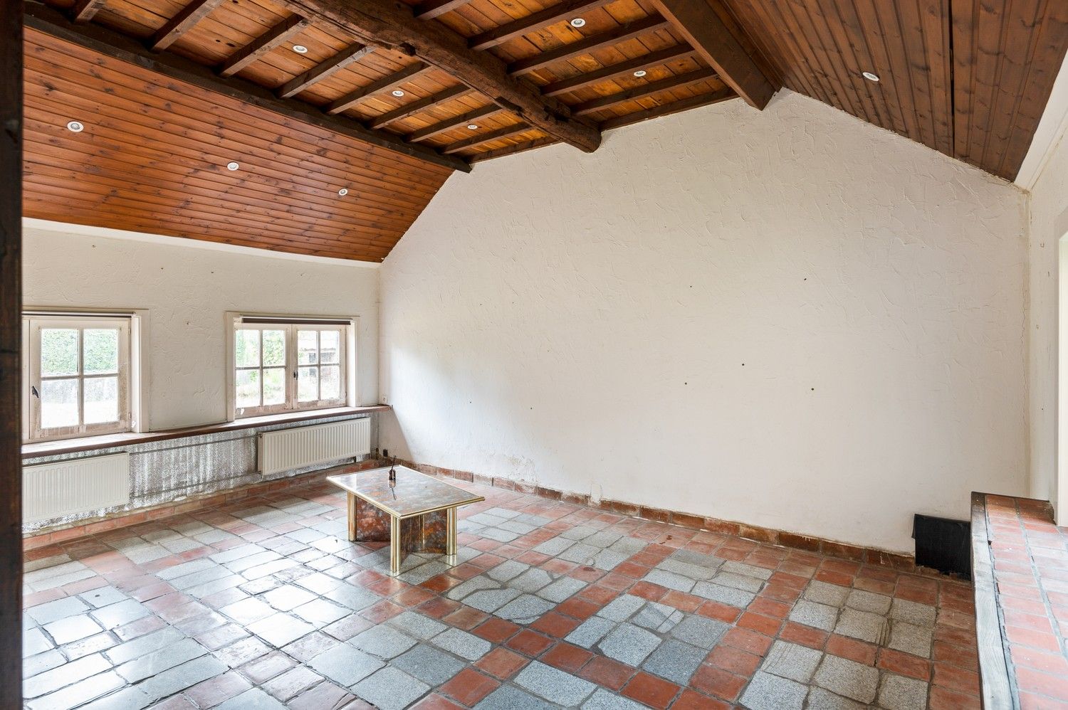 Polyvalent gebouw, appartement en magazijn te koop in Emblem! foto 6