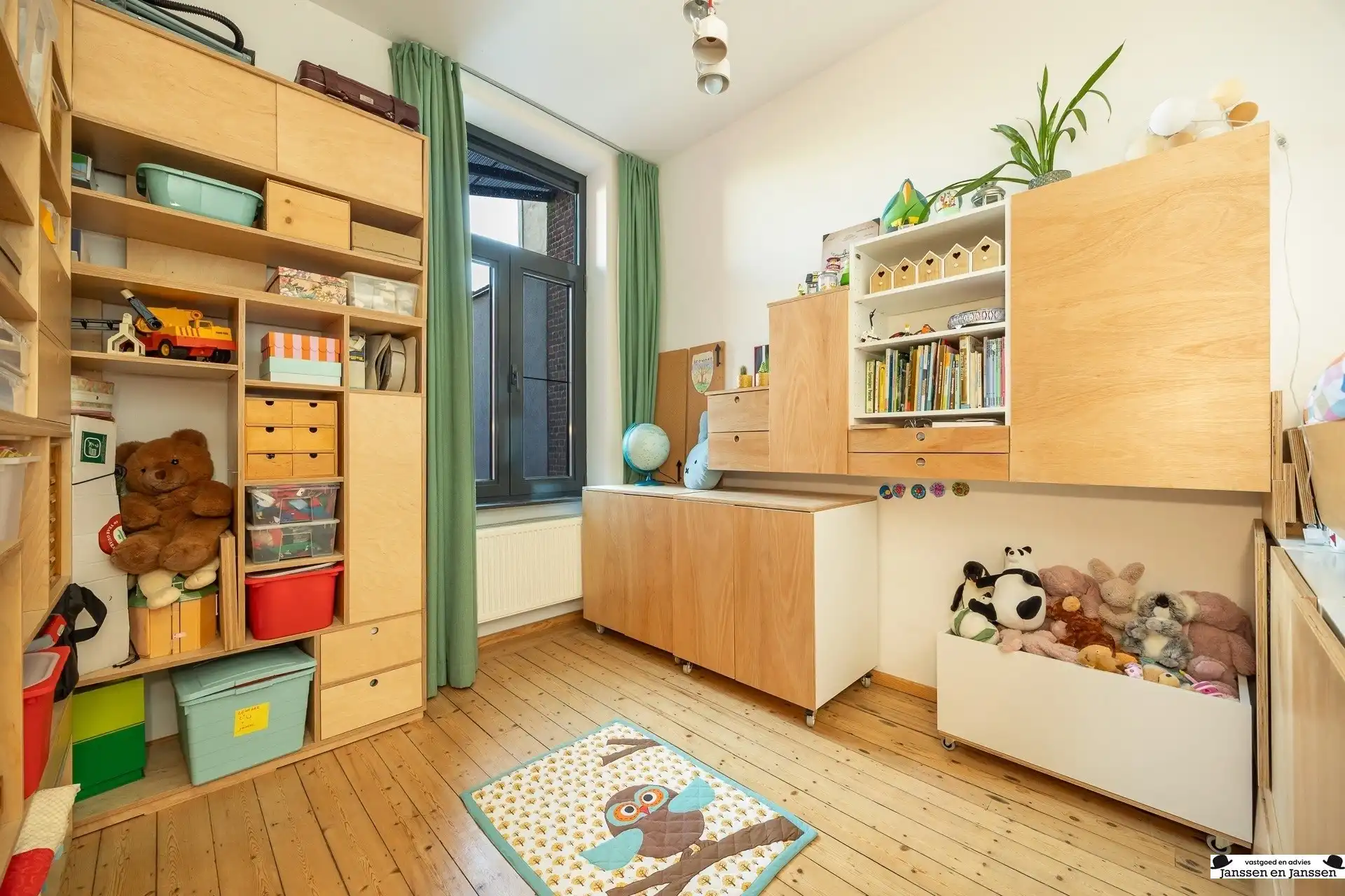 Prachtig gerenoveerd herenhuis met groene stadstuin foto 17