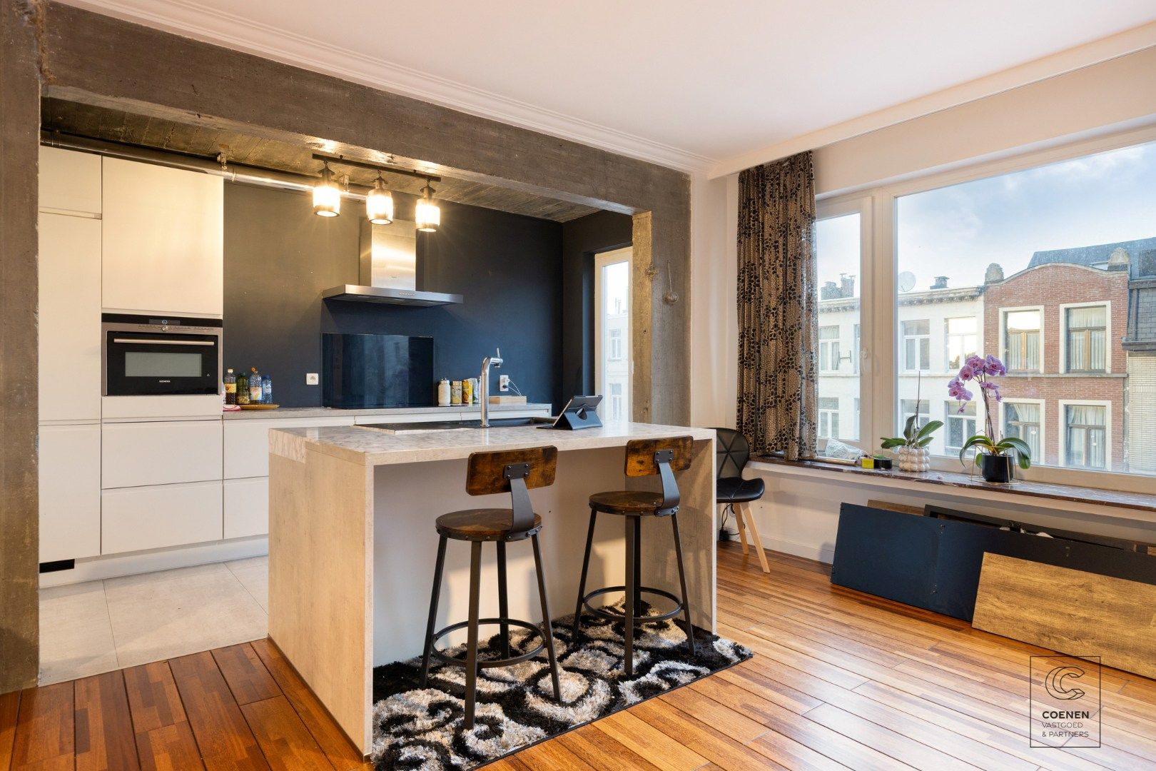 Gerenoveerd appartement van 85 m² te Borgerhout! foto {{pictureIndex}}