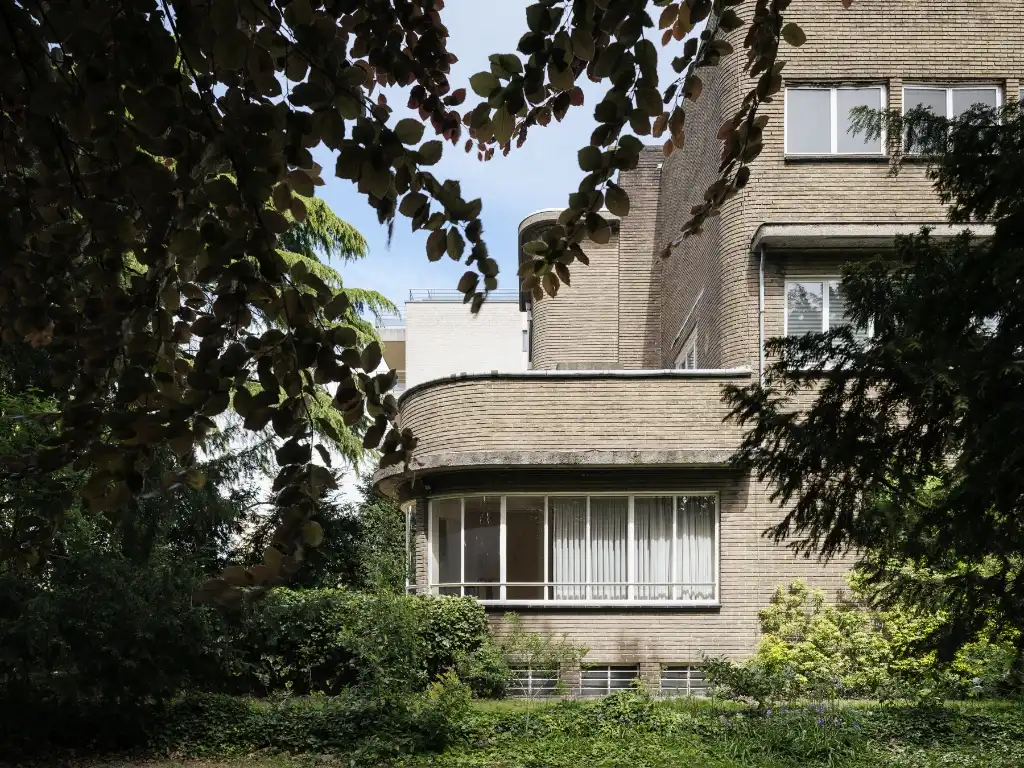Omgeving Sint-Pieters station - Imposante half vrijstaande villa met parktuin, in nieuwe zakelijkheid naar een ontwerp van architect&nbsp;Geo&nbsp;Bontinck (1935). foto 4