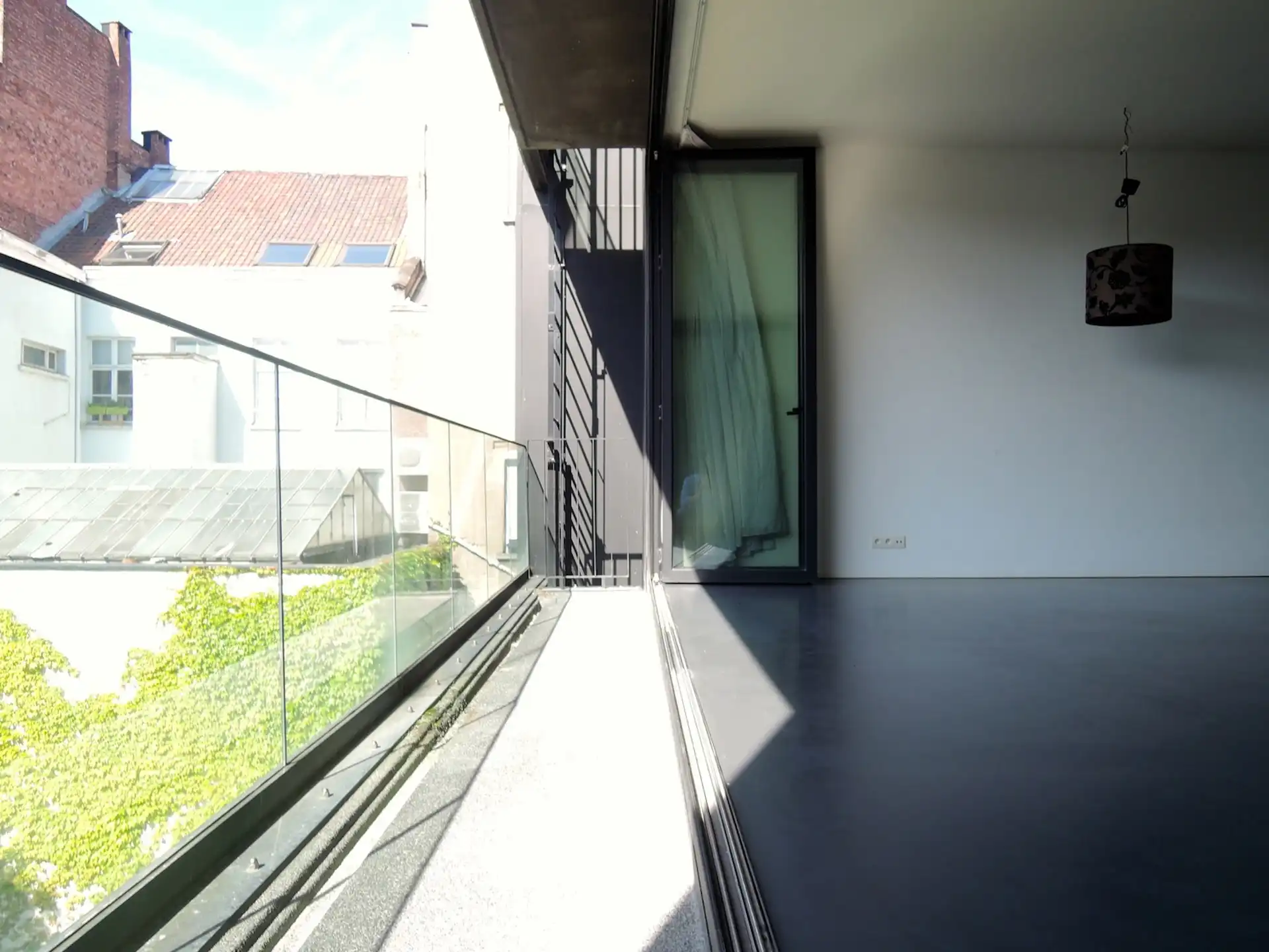 ANTWERPEN - Zonnige loft nabij Theaterplein foto 6