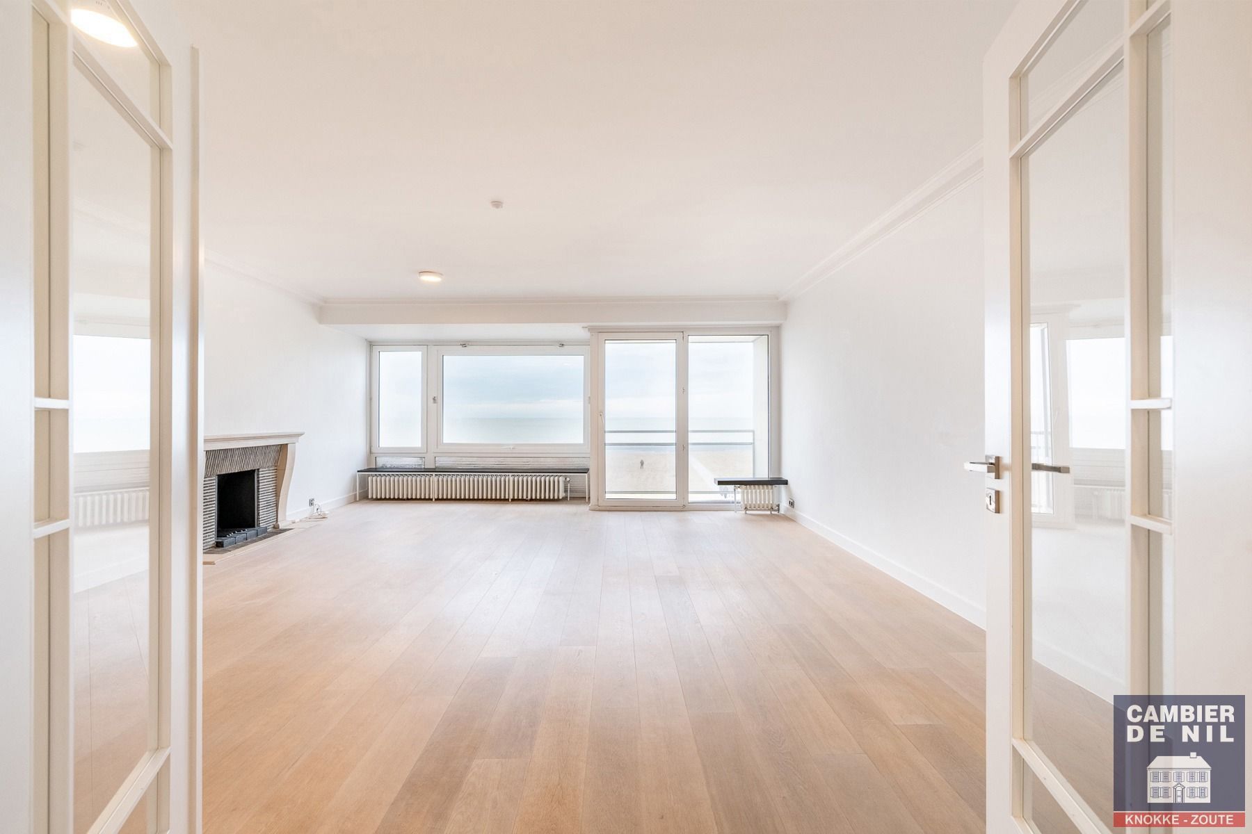 Lichtrijk, ongemeubeld, 3-slaapkamerappartement met frontaal zeezicht aan Albertplein – Hartje Zoute foto 12