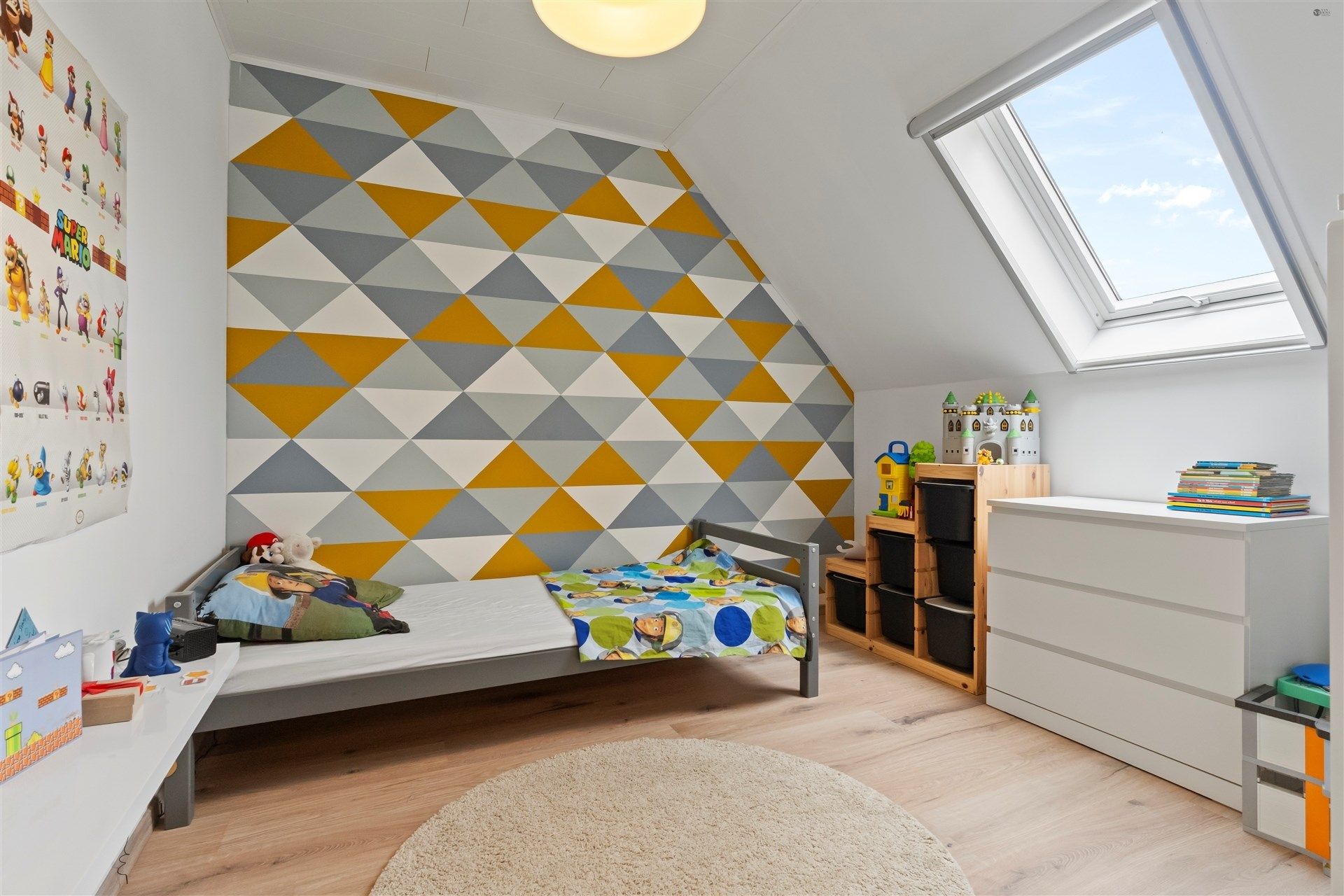 Recente woning, 5 slaapkamers, met garage en staanplaats. foto 15