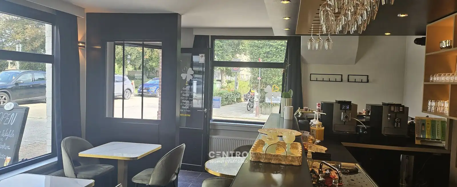 Instapklare HORECA-ZAAK met WOONST (3 slpkms) te huur in Oudenburg. Op hoekligging! foto 14