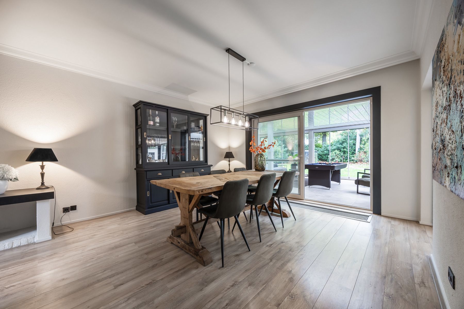 Tijdloze, verrassend ruime villa op grondstuk van 2000m2 foto 7